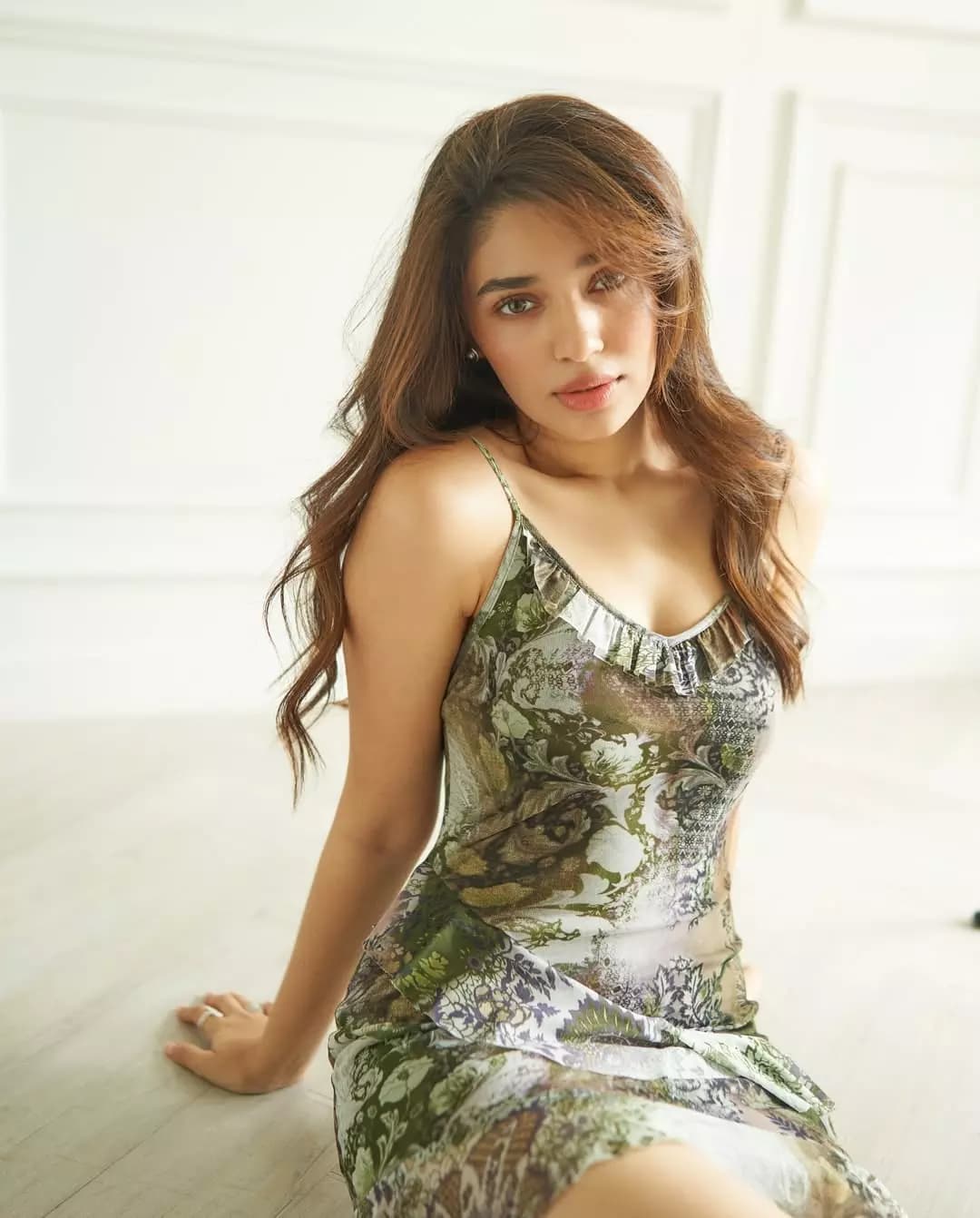 Kriti Stuns in a Chic Green Short Frock!