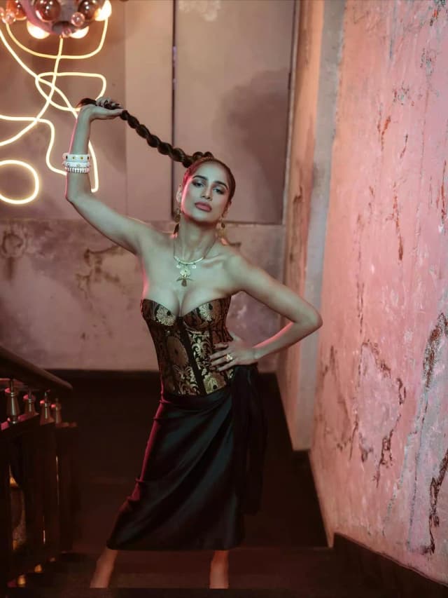 Calm in controversy, bold in frame — the Poonam way!