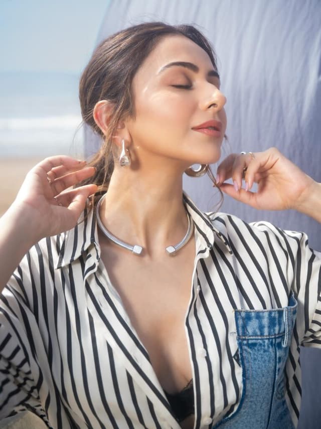 Rakul’s Denim Drama Plays Out in Sunshine