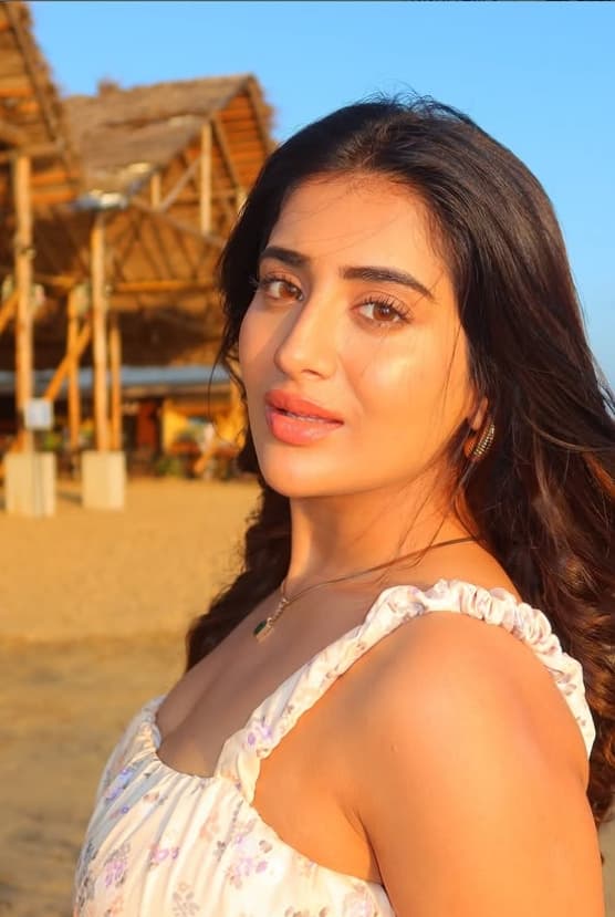 Rashi Singh’s New Post Defines Calm, Class, and Confidence!