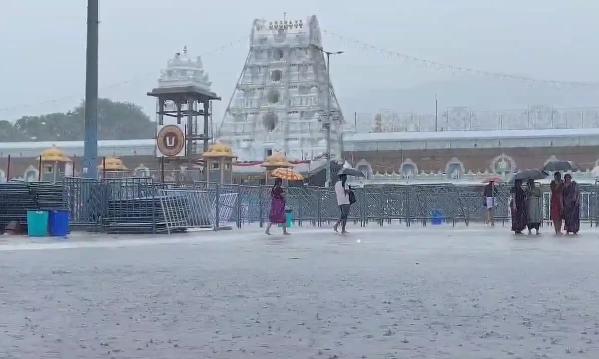 Due to Cyclone Ditwa, the crowd of devotees has reduced in Tirumala