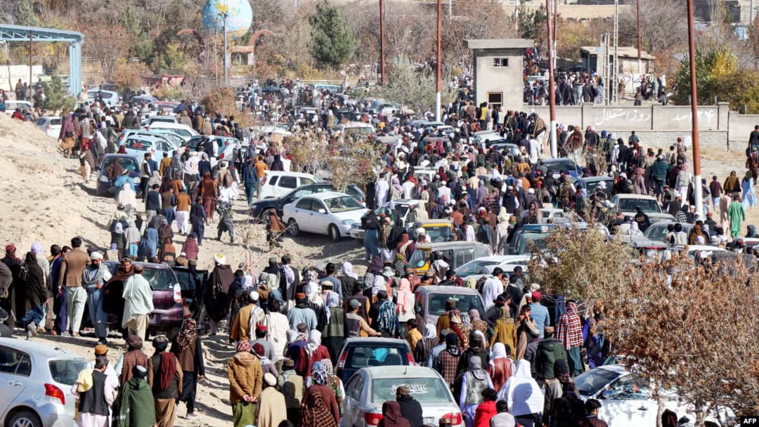 Murderer shot dead in front of 80,000 people