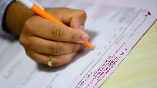 Demat Share Fraud: Bombay High Court Delivers Justice to Woman