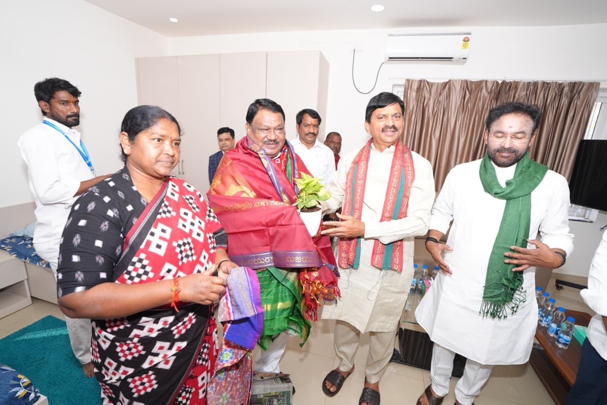 Union Ministers Visit Sammakka-Saralamma Temple