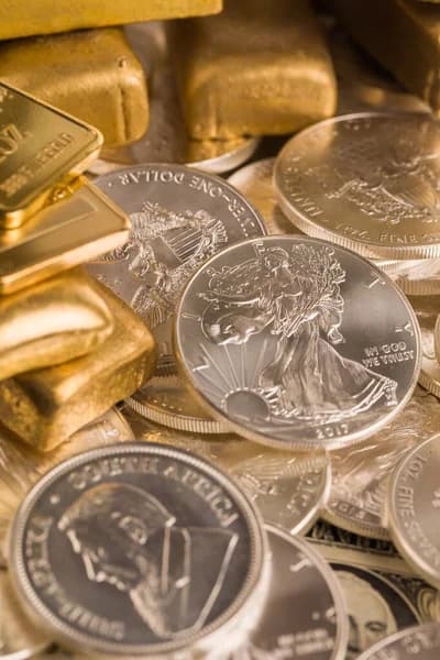 Sharp Fall In Gold And Silver Prices In The Market..