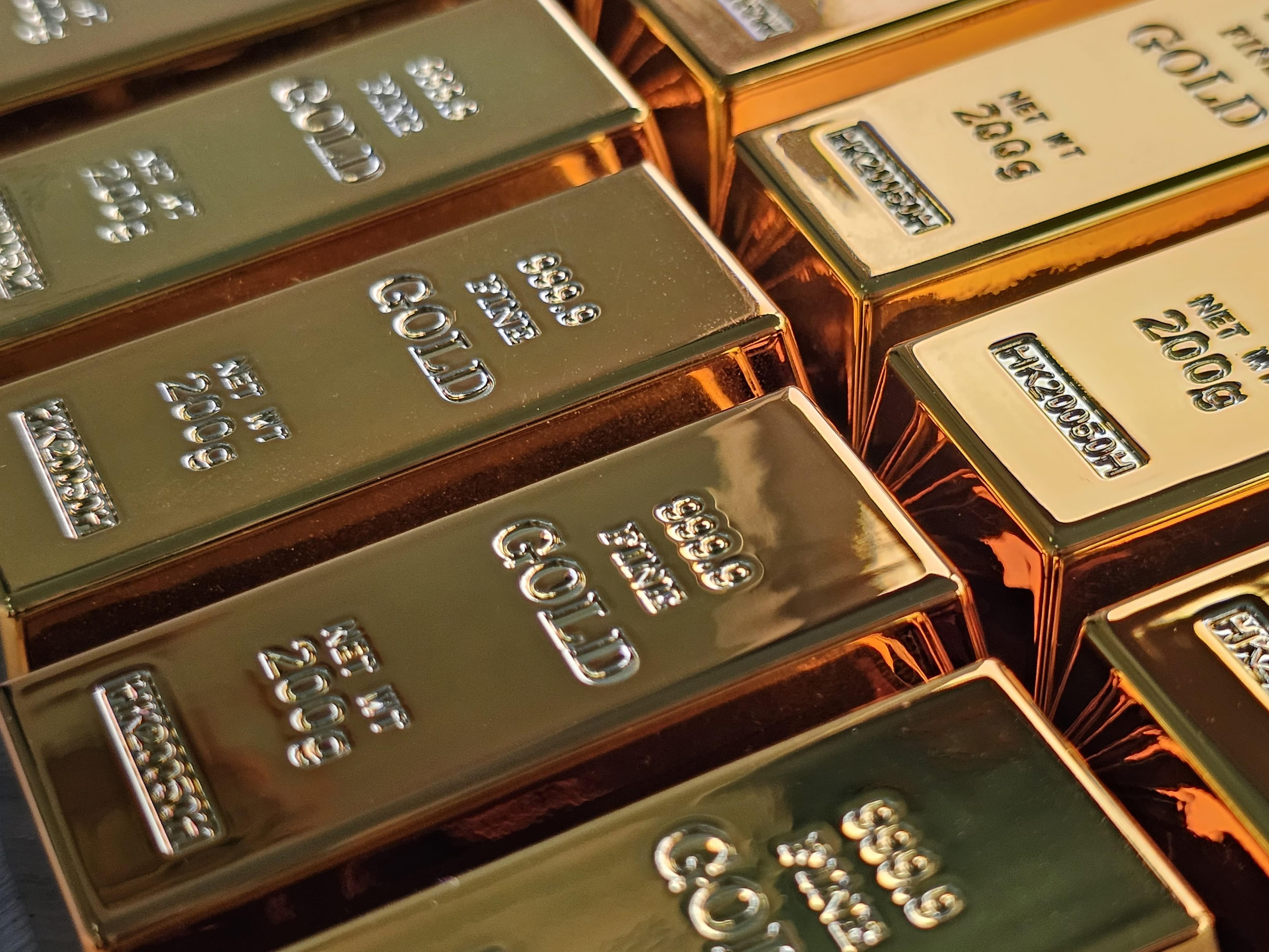 Gold and Silver Prices Fall, Bringing Relief to Buyers