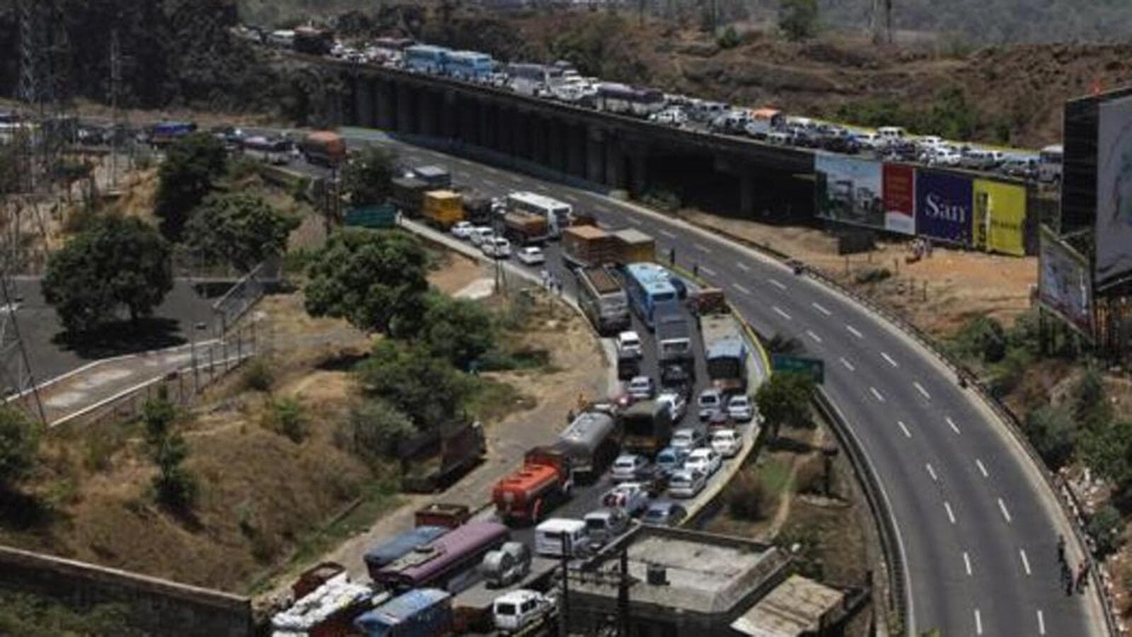 40-Hour Traffic Nightmare Ends on Mumbai–Pune Expressway!