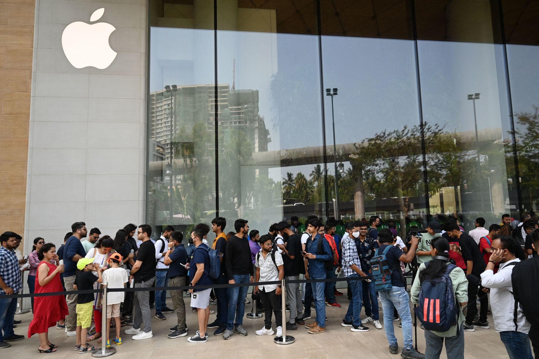 Apple Plans New Retail Store in Hyderabad, Recruitment Process Begins!