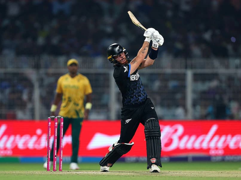 New Zealand advances to T20 World Cup final with emphatic win over South Africa in first semi-final