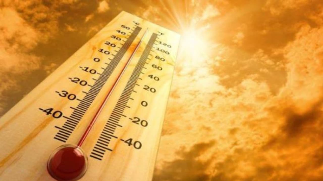 Scorching Heat Sweeps Across the Country