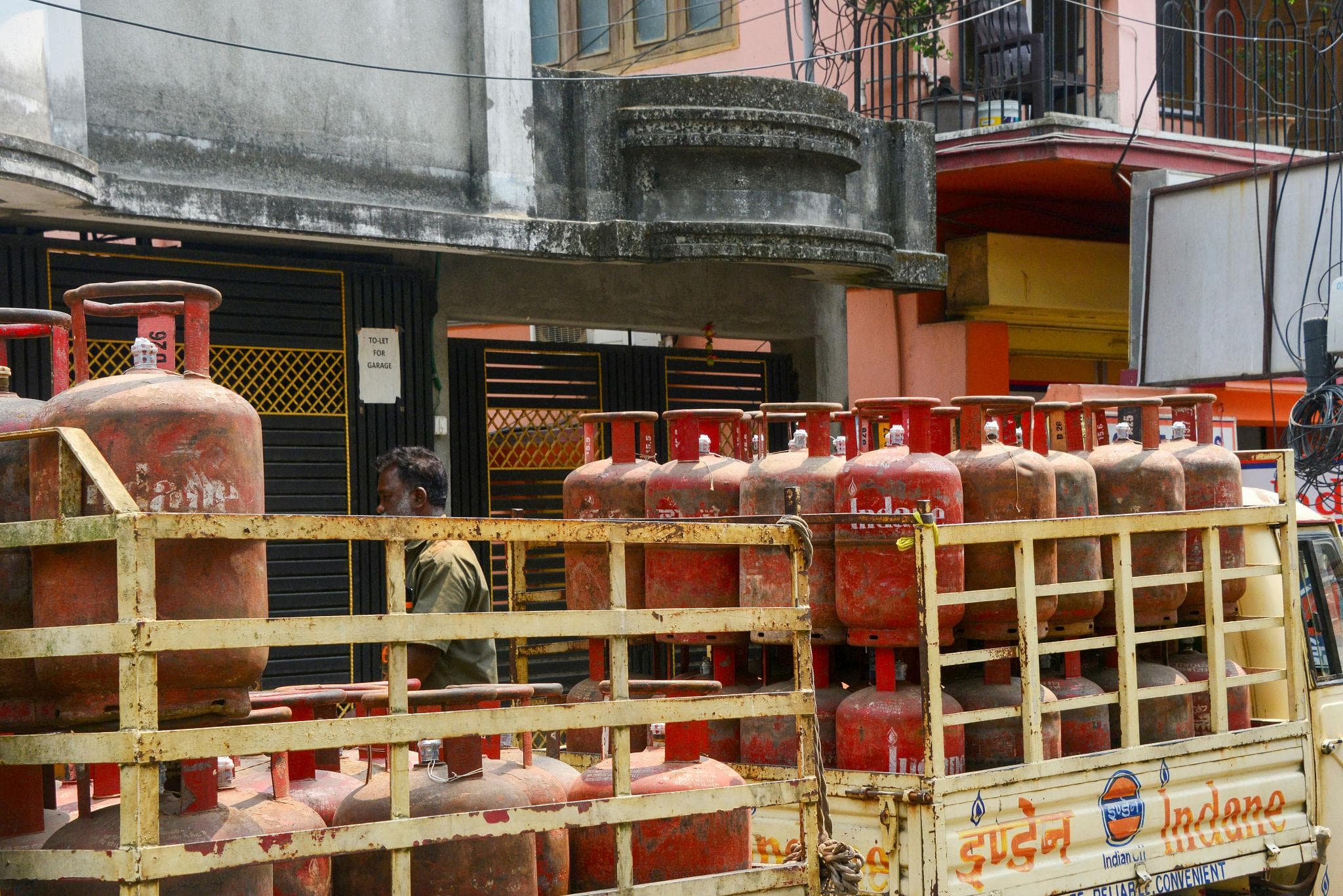 Petroleum Ministry Updates LPG Rules: PNG Users No Longer Eligible for Domestic LPG Cylinders!