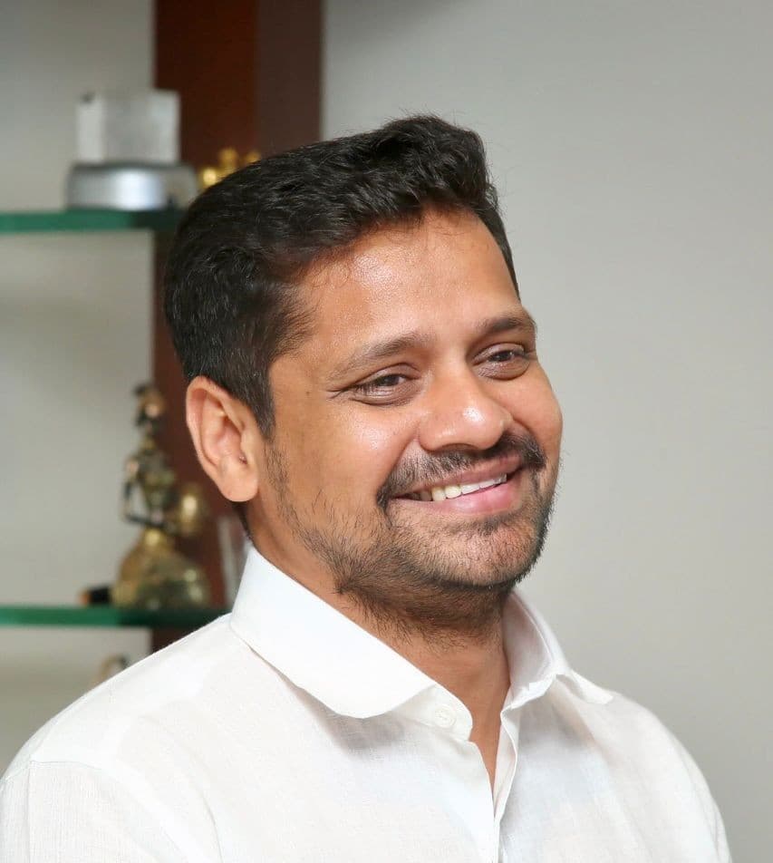 Bunny Vas Bags Awards with Back-to-Back Hits