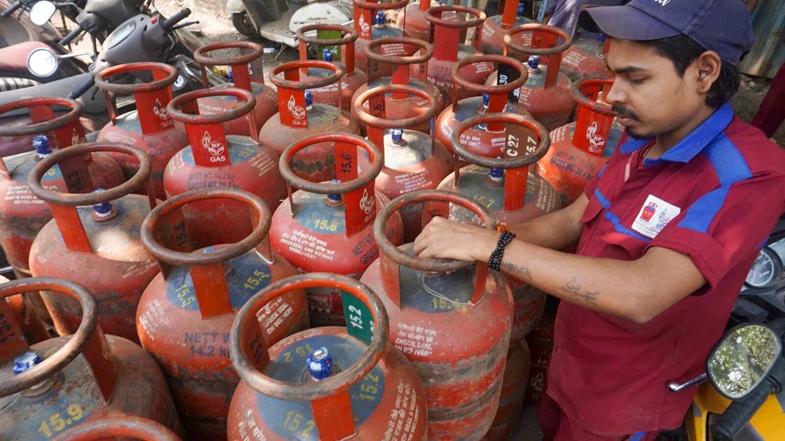 Centre Clarifies LPG Booking Timelines