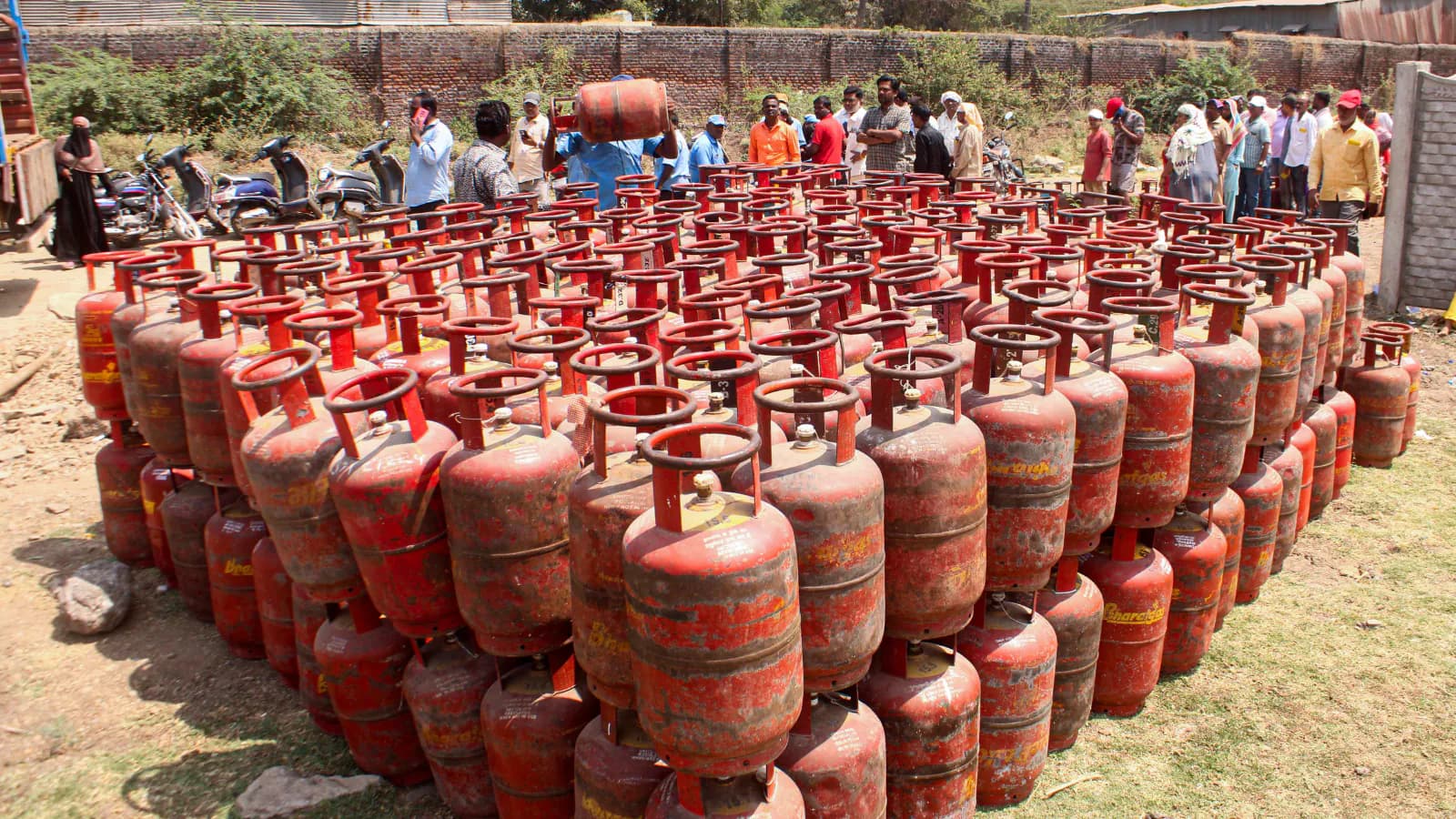 Gas Cylinder Black Marketing Gang Arrested