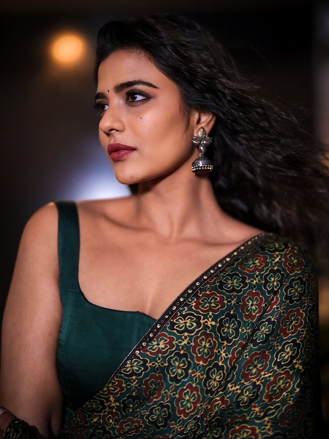 Aishwarya Rajesh stuns in elegant traditional look!