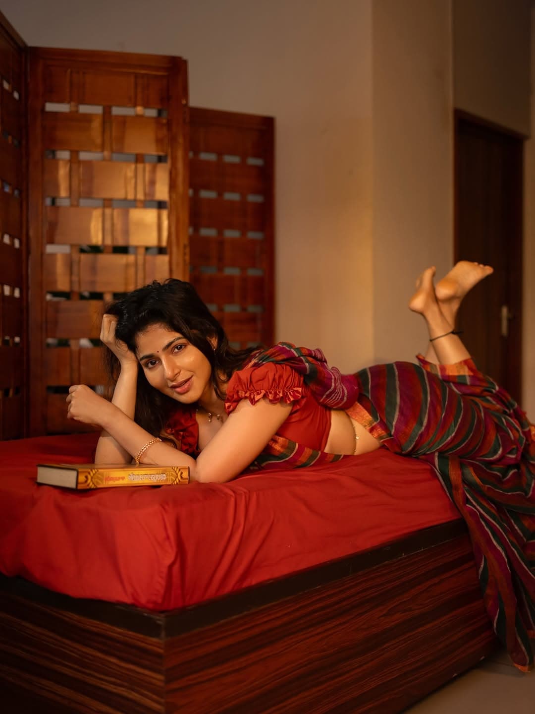Iswarya Menon’s Cozy Saree Look Blends Charm with Grace!
