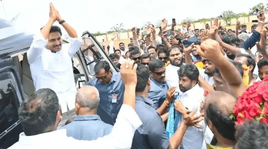 Jagan Visits Juvvaladinne Harbor, Interacts with Fishermen and Raises Key Concerns!