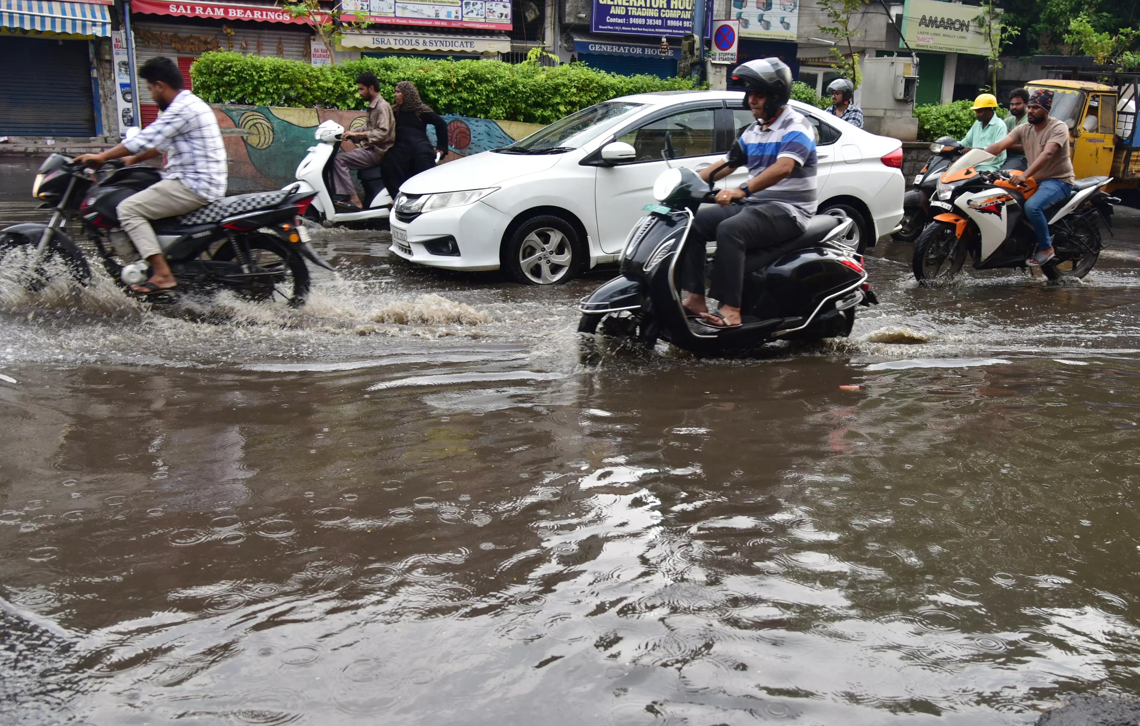 Rain & Hailstorms Lash Several Parts of Hyderabad!
