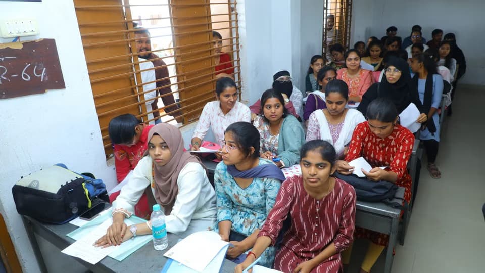 Good News for Degree Students - Free Hostel and Coaching